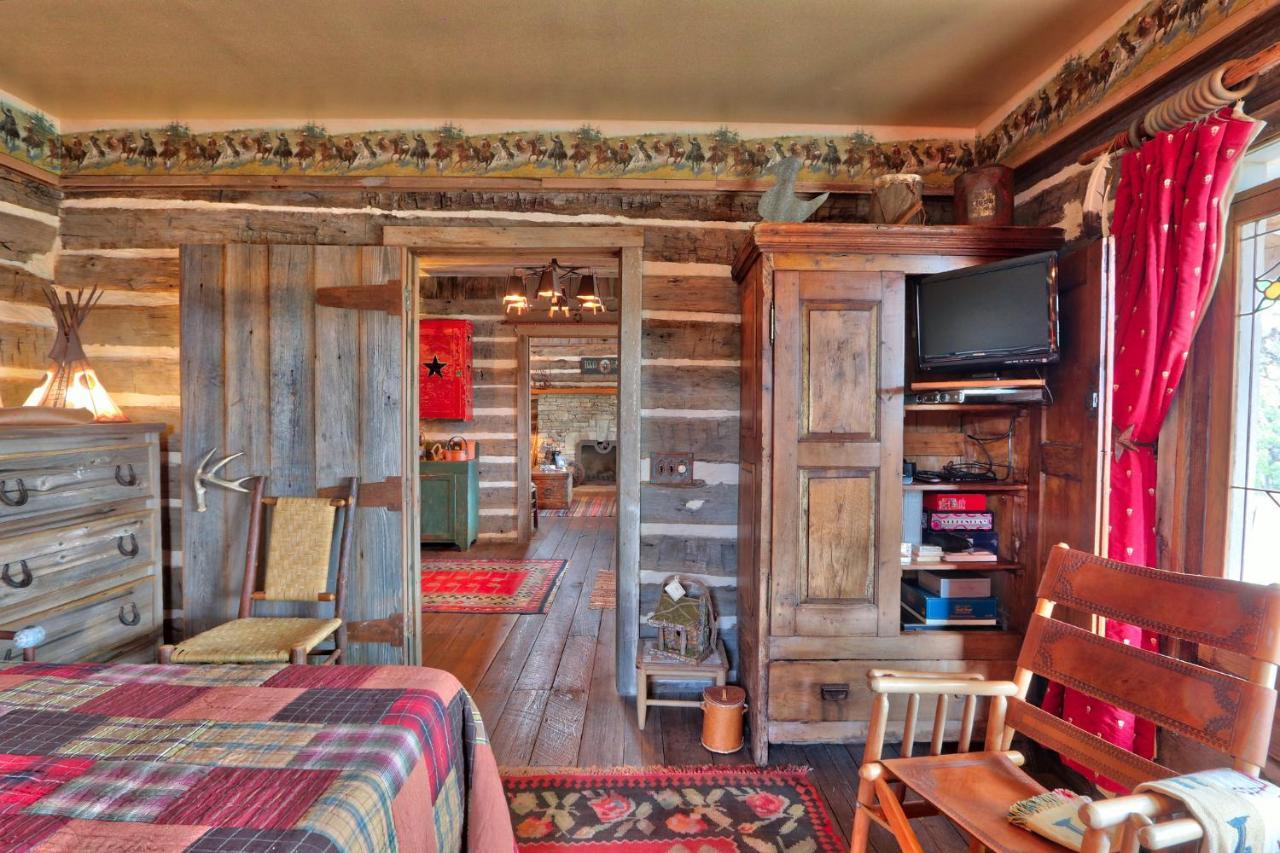 Log Cabin At Old Glory Ranch Villa Wimberley Ngoại thất bức ảnh