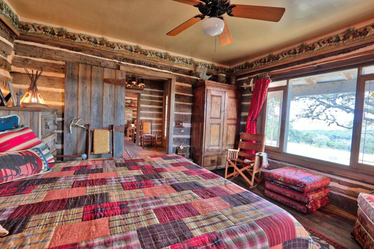 Log Cabin At Old Glory Ranch Villa Wimberley Ngoại thất bức ảnh