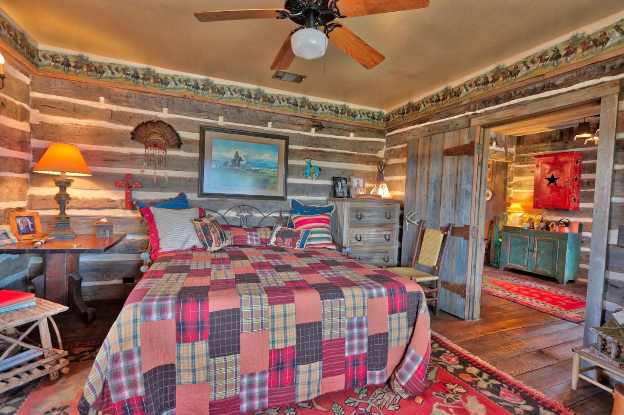 Log Cabin At Old Glory Ranch Villa Wimberley Ngoại thất bức ảnh